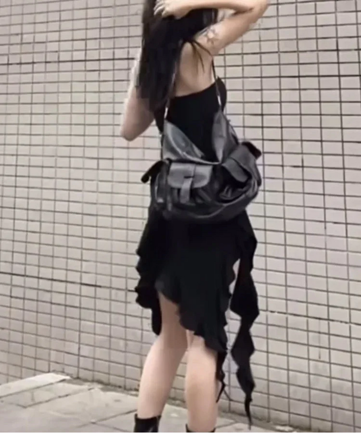 Woman holding a black and gray bag against a tiled wall, with 'SylCue' branding.